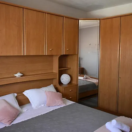 Sunshine Near Bridge Apartament *